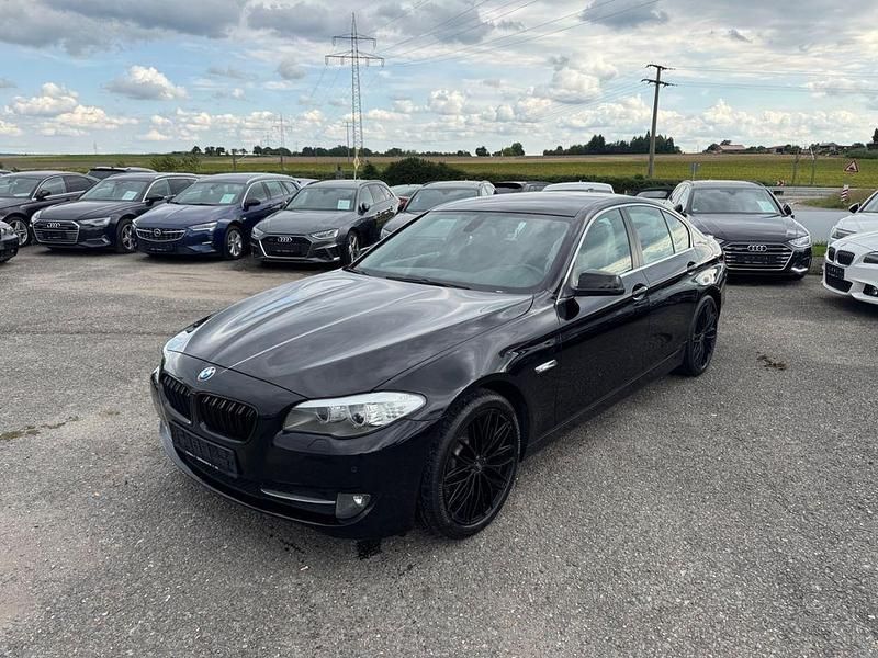 Schwarz Gebraucht 2012 BMW 520 Limousine | 9.390 € (Fairer Preis) - Bild 1/4