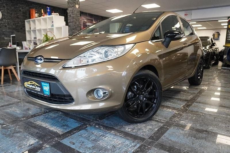 Gebraucht Ford Fiesta Titanium 97 PS (71 kW) 2012 Braun Limousine