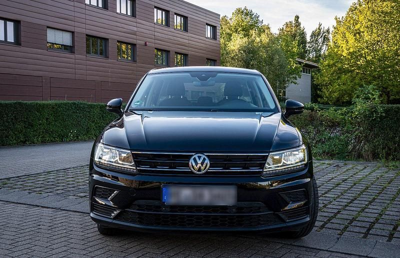 Schwarz Gebraucht 2018 VW Tiguan SUV | 16.000 € (Superpreis) - Bild 1/4