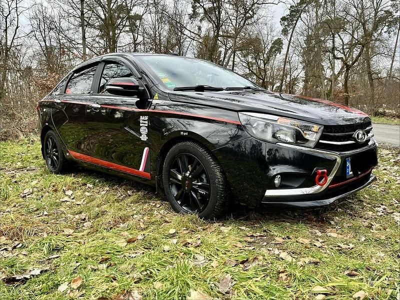 Gebraucht Lada Vesta 106 PS (77 kW) 2018 Schwarz Limousine
