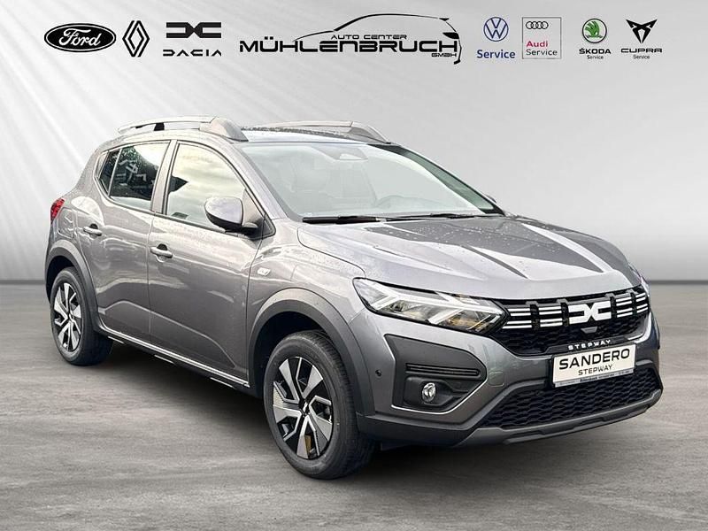 Neu Dacia Sandero Expression 91 PS (66 kW) 2025 Grau Limousine