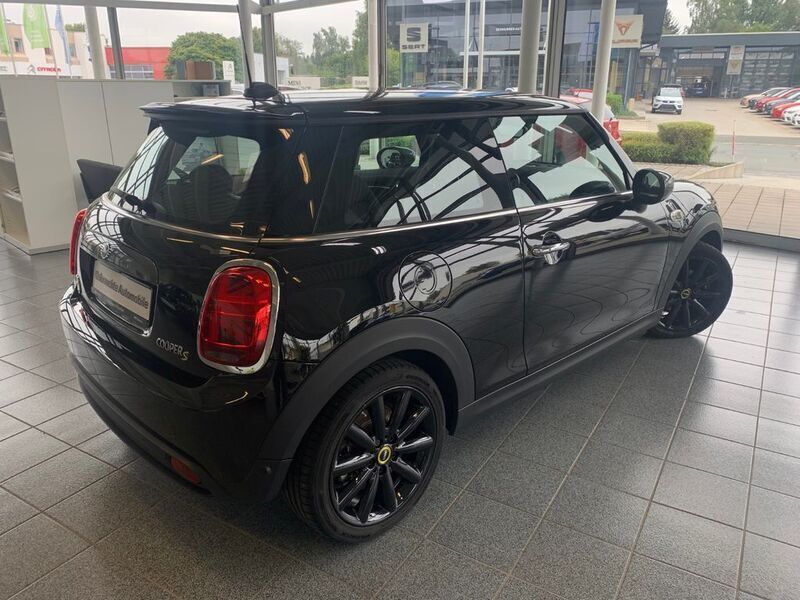 Second-hand Mini Cooper SE 135 kW (184 CP) 2020 Negru Hatchback