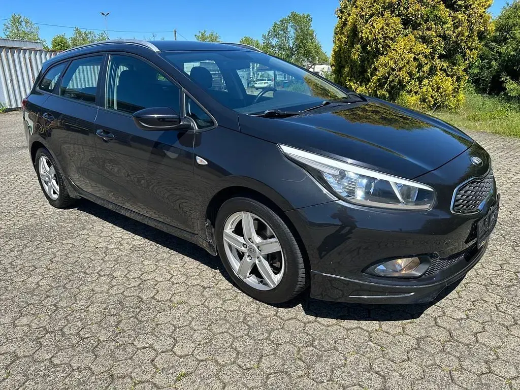 Gebraucht Kia Ceed Sportswagon Edition 7 99 PS (72 kW) 2013 Black pearl Kombi