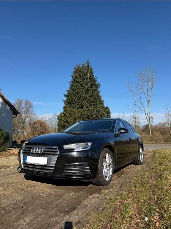Gebraucht Audi A4 Sport 150 PS (110 kW) 2018 Schwarz Kombi
