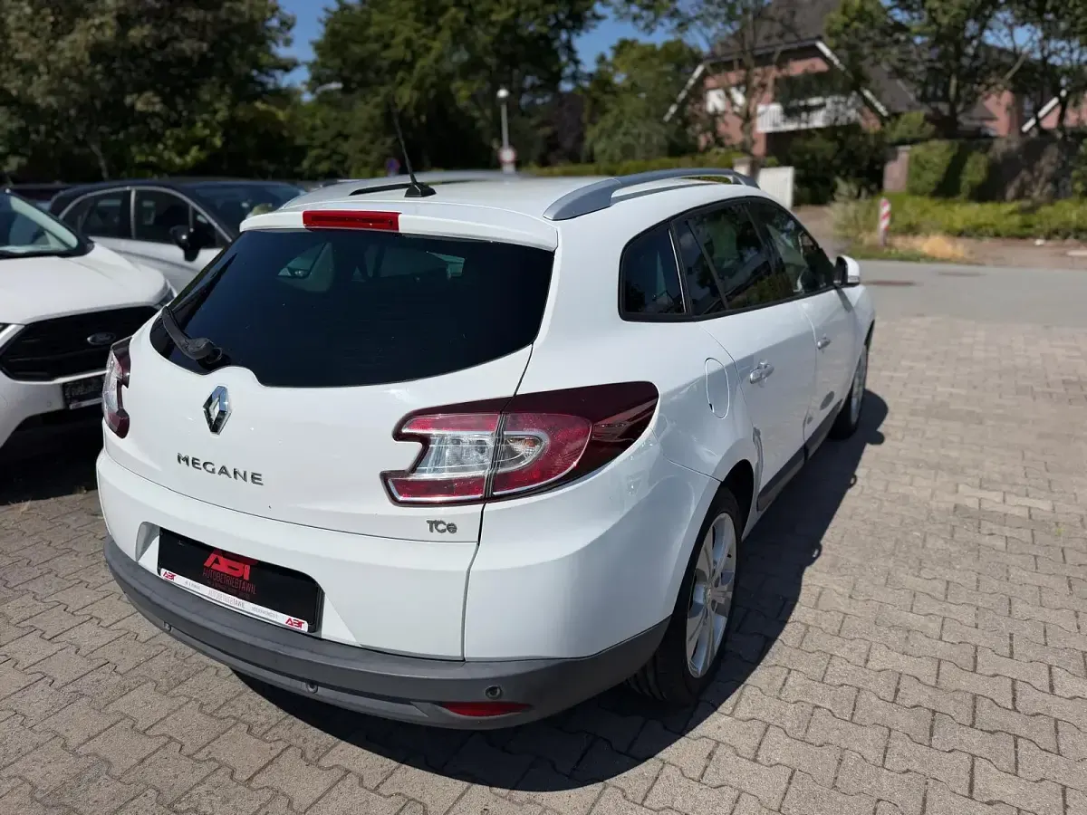 Gebraucht Renault Mégane GrandTour 131 PS (96 kW) 2010 Gletscherweiß Kombi