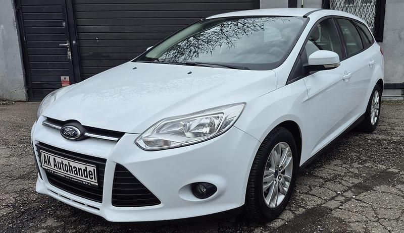 Gebraucht Ford Focus Trend 101 PS (74 kW) 2014 Weiß Kombi