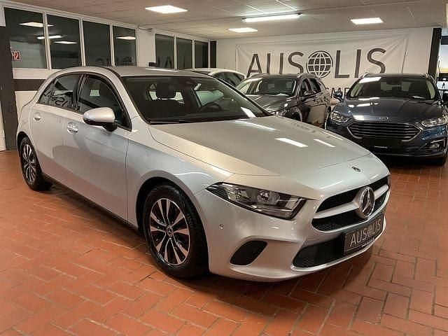 Gebraucht Mercedes A180 Business 136 PS (100 kW) 2021 Iridiumsilber metallic Limousine