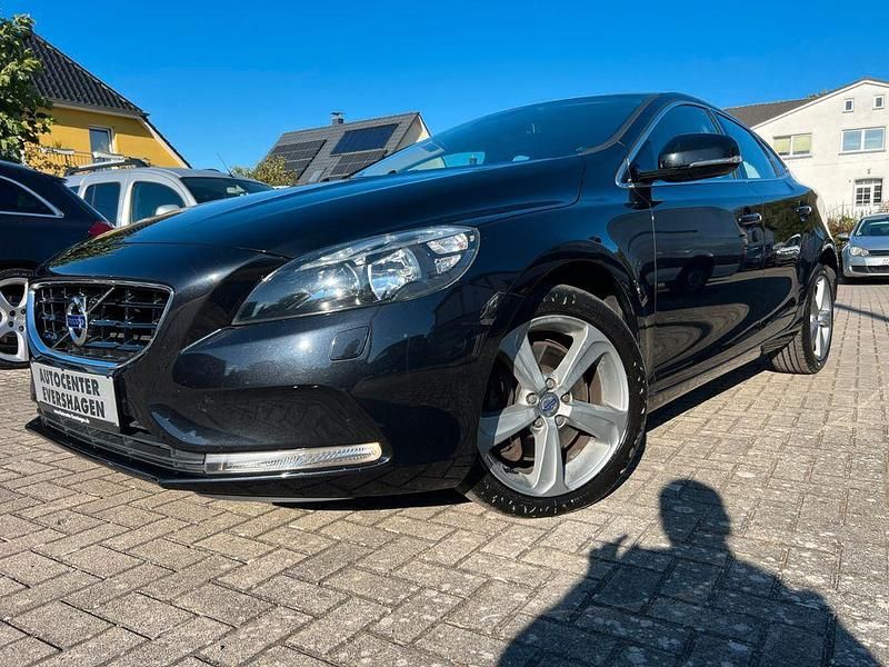 Schwarz Gebraucht 2013 Volvo V40 Momentum Kombi | 11.999 € (Fairer Preis) - Bild 1/4