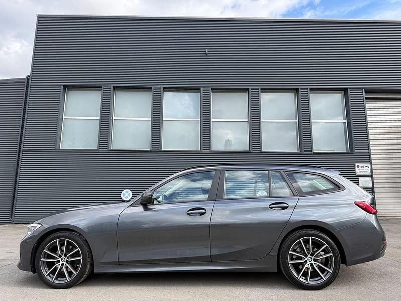 Gebraucht BMW 320 Advantage 190 PS (139 kW) 2021 Mineralgrau metallic Kombi
