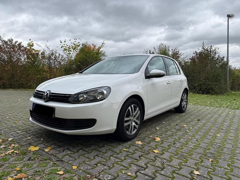 Weiß Gebraucht 2009 VW Golf VI Comfortline Limousine | 5.400 € (Fairer Preis) - Bild 1/4