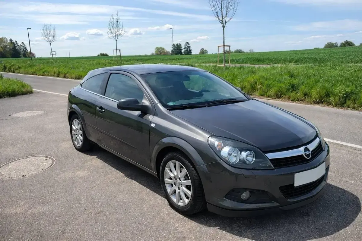 Gebraucht Opel Astra GTC 116 PS (85 kW) 2010 Grau Coupé
