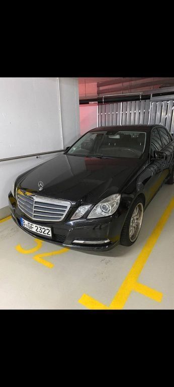 Schwarz Gebraucht 2010 Mercedes 220 Limousine | 11.499 € - Bild 1/4