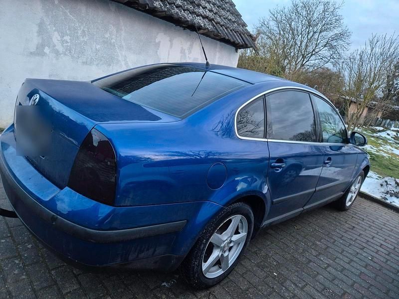 Gebraucht VW Passat 131 PS (96 kW) 2004 Blau Limousine