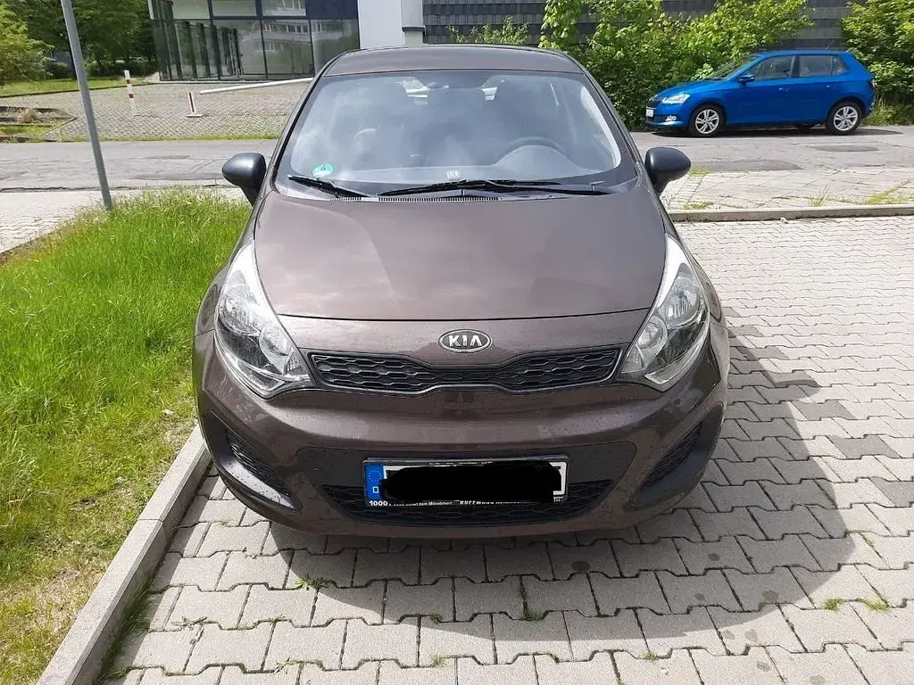 Gebraucht Kia Rio Edition 7 86 PS (63 kW) 2012 Braun Limousine
