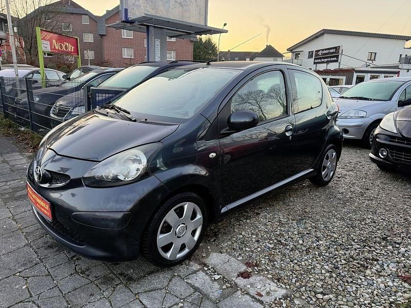 Grau Gebraucht 2008 Toyota Aygo Cool Kleinwagen | 1.699 € (Fairer Preis) - Bild 1/4