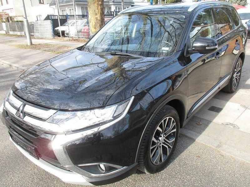 Gebraucht Mitsubishi Outlander Plus 150 PS (110 kW) 2017 Schwarz SUV