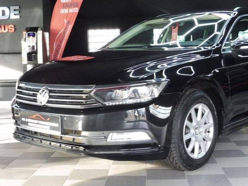 Schwarz Gebraucht 2017 VW Passat Limousine | 15.999 € - Bild 1/4