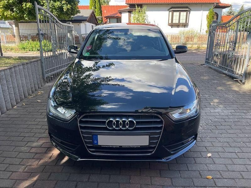 Schwarz Gebraucht 2012 Audi A4 Ambition Limousine | 9.000 € (Fairer Preis) - Bild 1/4