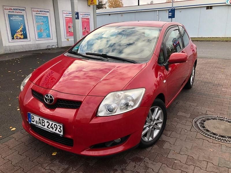 Rot Gebraucht 2009 Toyota Auris Limousine | 3.650 € (Guter Preis) - Bild 1/4