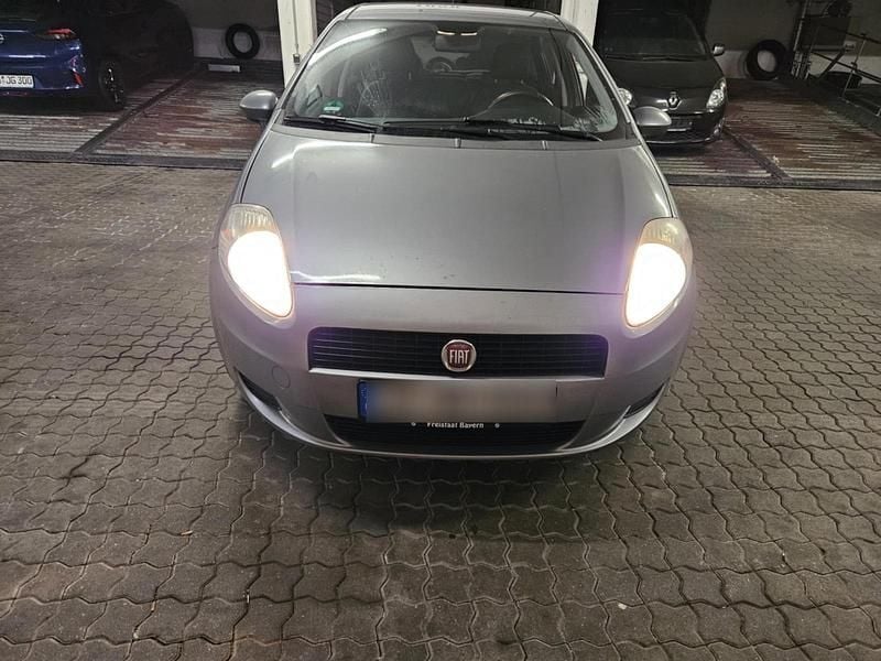 Gebraucht Fiat Punto 69 PS (50 kW) 2011 Grau Kleinwagen