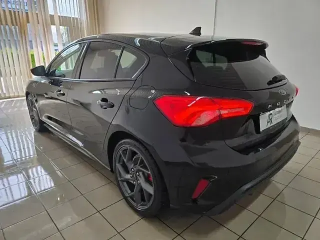 Używany Ford Focus ST-Line 182 KM (133 kW) 2019 Czarny Sedan/Limuzyna