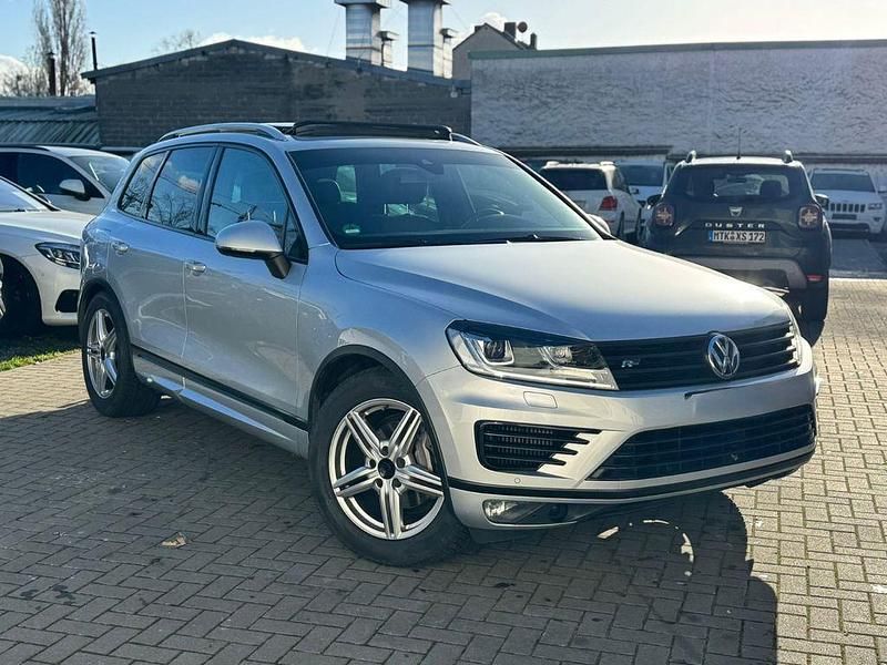 Silber Gebraucht 2016 VW Touareg Terrain Tech SUV | 18.700 € (Fairer Preis) - Bild 1/4