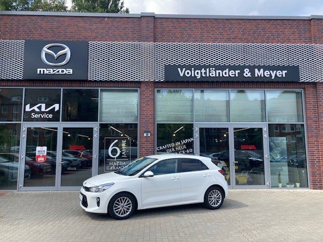 Weiß Gebraucht 2019 Kia Rio Spirit Limousine | 13.885 € (Fairer Preis) - Bild 1/4