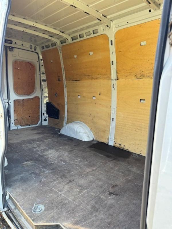 Gebraucht Iveco Daily 145 PS (106 kW) 2016 Weiß Van