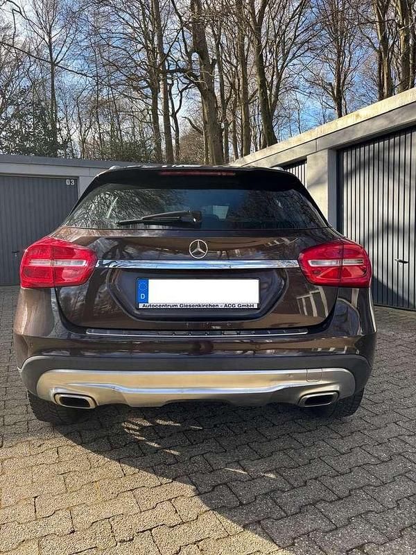 Gebraucht Mercedes GLA200 AMG Edition 1 156 PS (114 kW) 2015 Braun SUV
