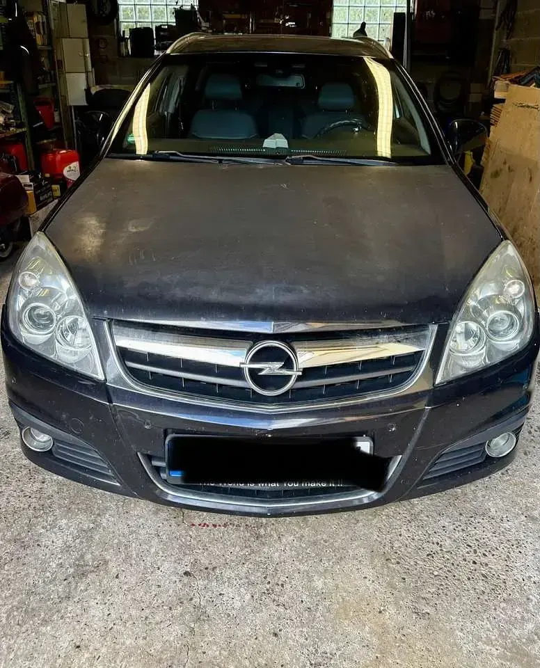 Gebraucht Opel Signum Edition+ 150 PS (110 kW) 2008 Schwarz Kleinwagen