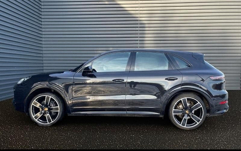 Gebraucht Porsche Cayenne 353 PS (259 kW) 2022 Tiefschwarzmetallic SUV