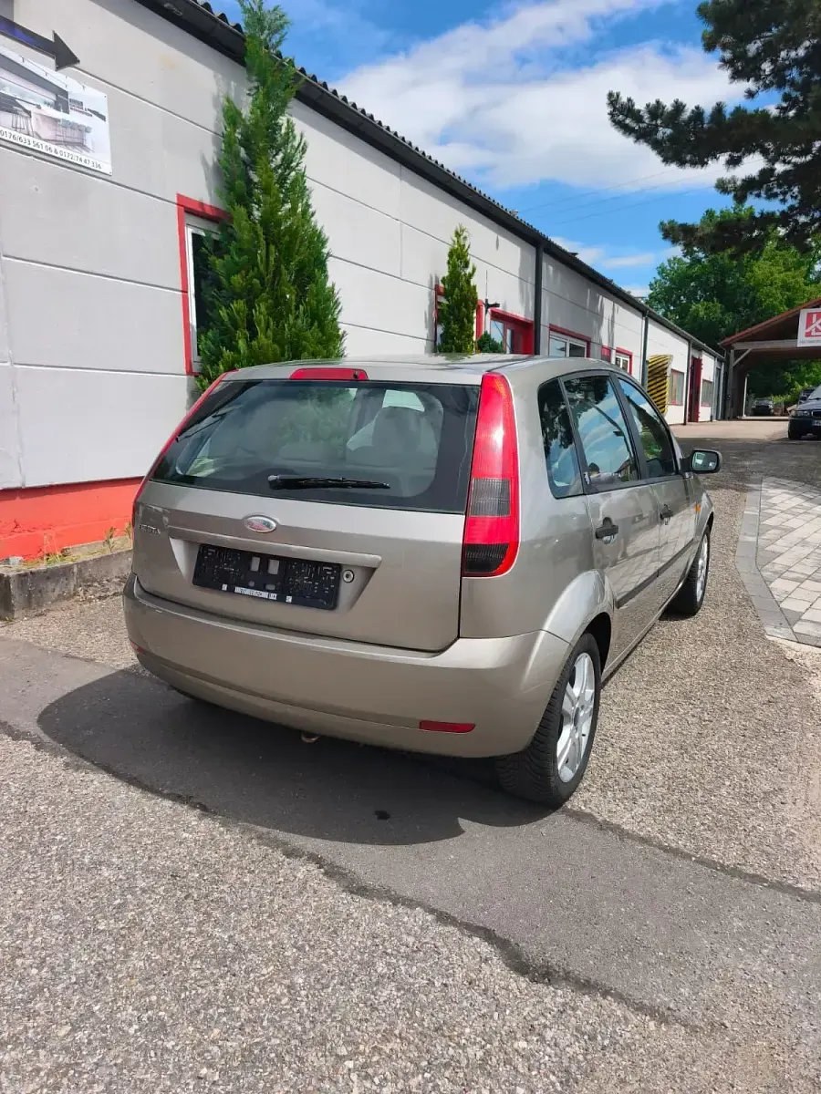 Gebraucht Ford Fiesta 80 PS (58 kW) 2003 Beige Kleinwagen