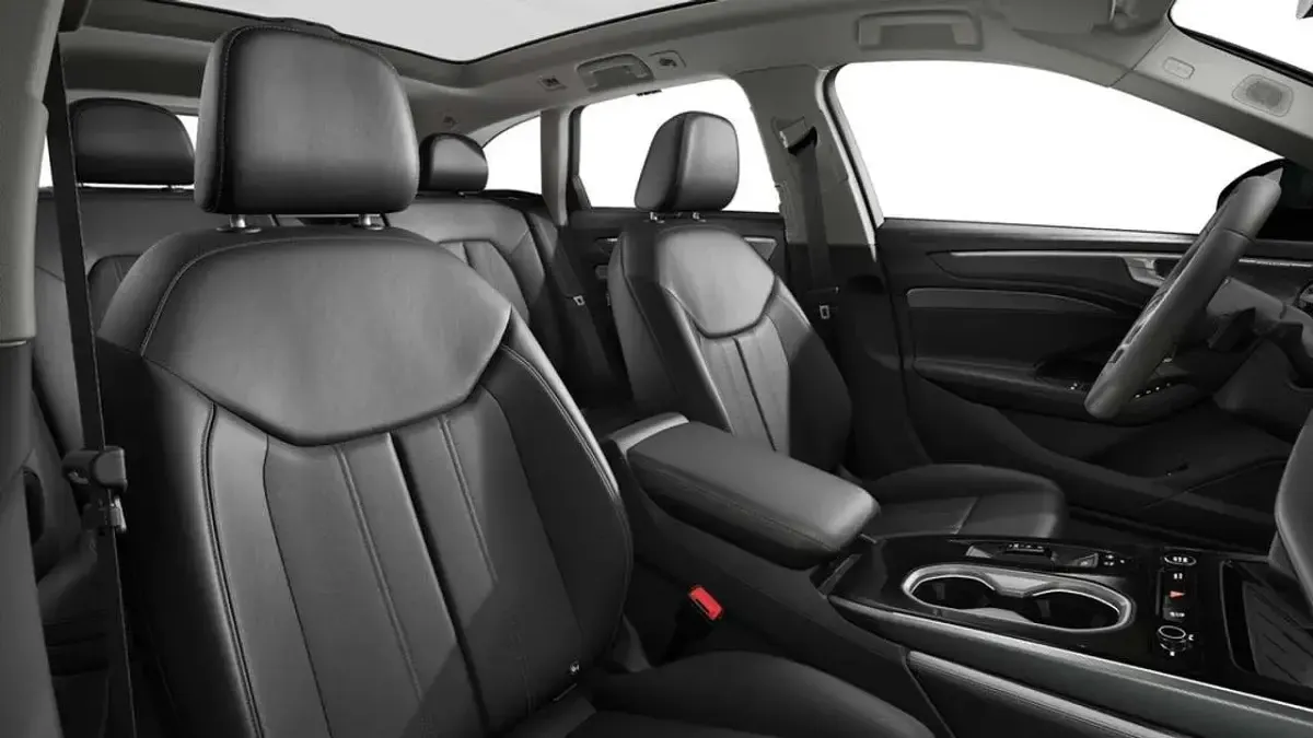 Gebraucht Audi A6 Ambiente 204 PS (150 kW) 2025 Mythosschwarz metallic Kombi