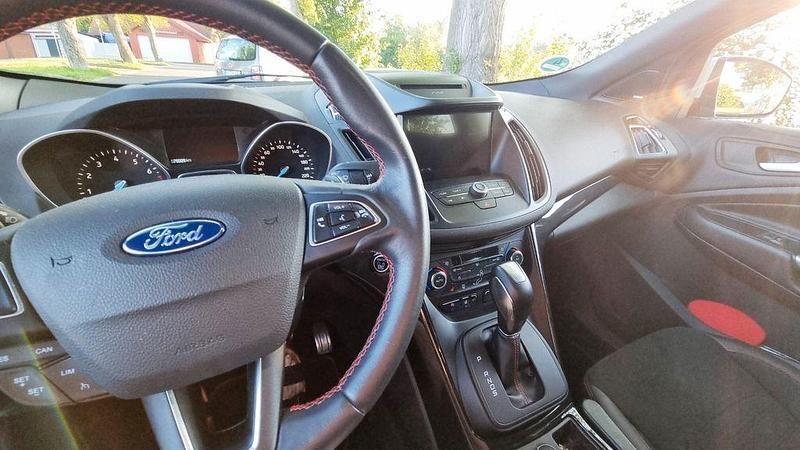 Gebraucht Ford Kuga ST-Line 182 PS (133 kW) 2018 Weiß SUV