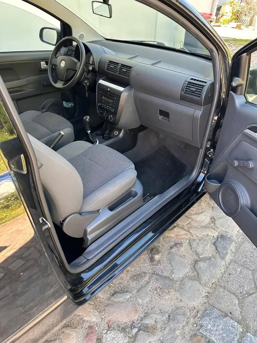 Second-hand VW Fox 65 CP (47 kW) 2009 Negru Hatchback