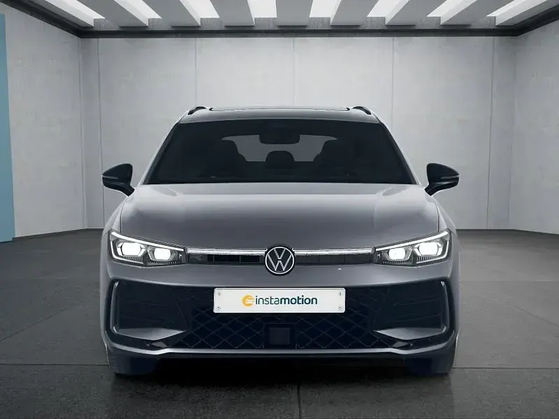 Gebraucht VW Passat 150 PS (110 kW) 2024 Grau Kombi