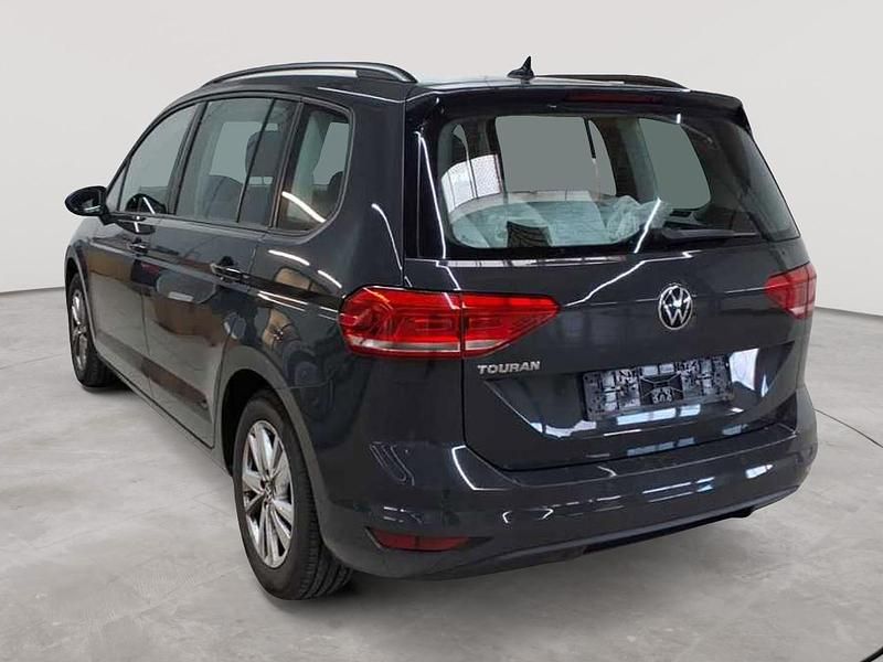 Gebraucht VW Touran Comfortline 122 PS (89 kW) 2021 Uranograu Van / Kleinbus