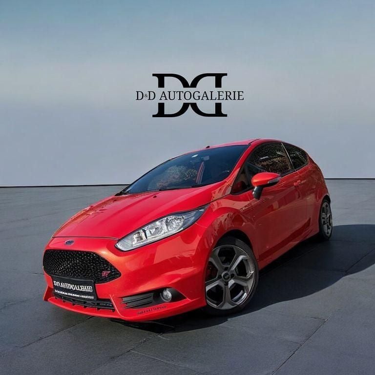 Rot Gebraucht 2013 Ford Fiesta Performance Edition Kleinwagen | 8.900 € (Fairer Preis) - Bild 1/4
