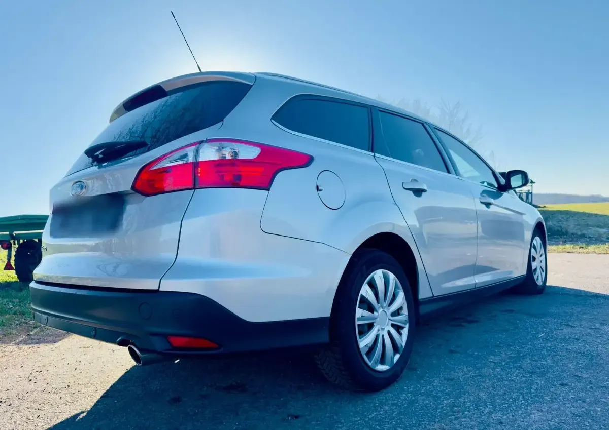 Używany Ford Focus Titanium 140 KM (102 kW) 2014 Srebrny Kombi