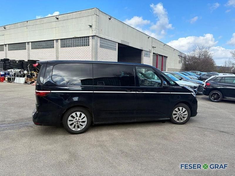 Gebraucht VW Multivan Style 150 PS (110 kW) 2023 Deep black perleffekt Van