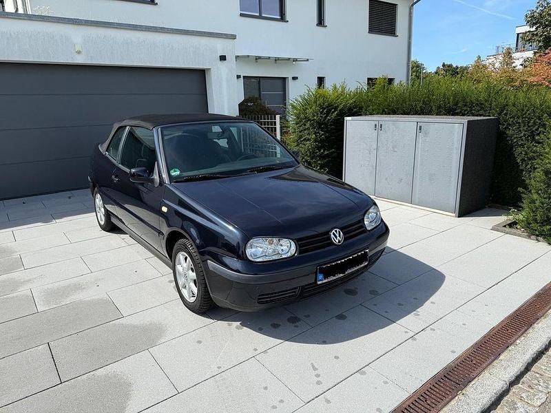 Blau Gebraucht 2000 VW Golf Cabriolet Comfortline Cabrio | 5.400 € (Etwas zu teuer) - Bild 1/4