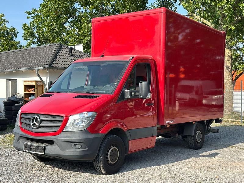 Rot Gebraucht 2017 Mercedes Sprinter Van | 16.990 € (Fairer Preis) - Bild 1/4
