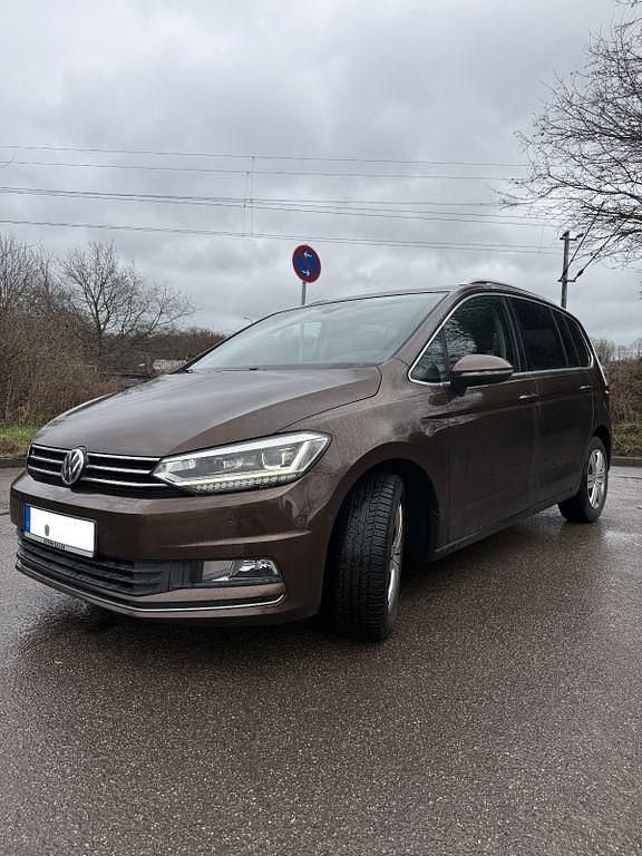 Gebraucht VW Touran Highline 150 PS (110 kW) 2015 Braun Van / Kleinbus