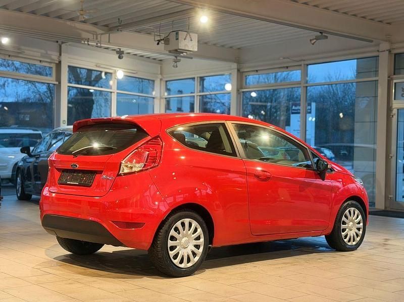 Gebraucht Ford Fiesta Trend 101 PS (74 kW) 2016 Rot Kleinwagen