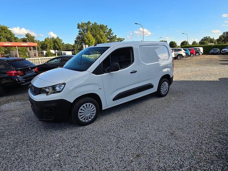 Weiß Gebraucht 2022 Peugeot Partner Premium Van / Kleinbus | 12.800 € (Fairer Preis) - Bild 1/4