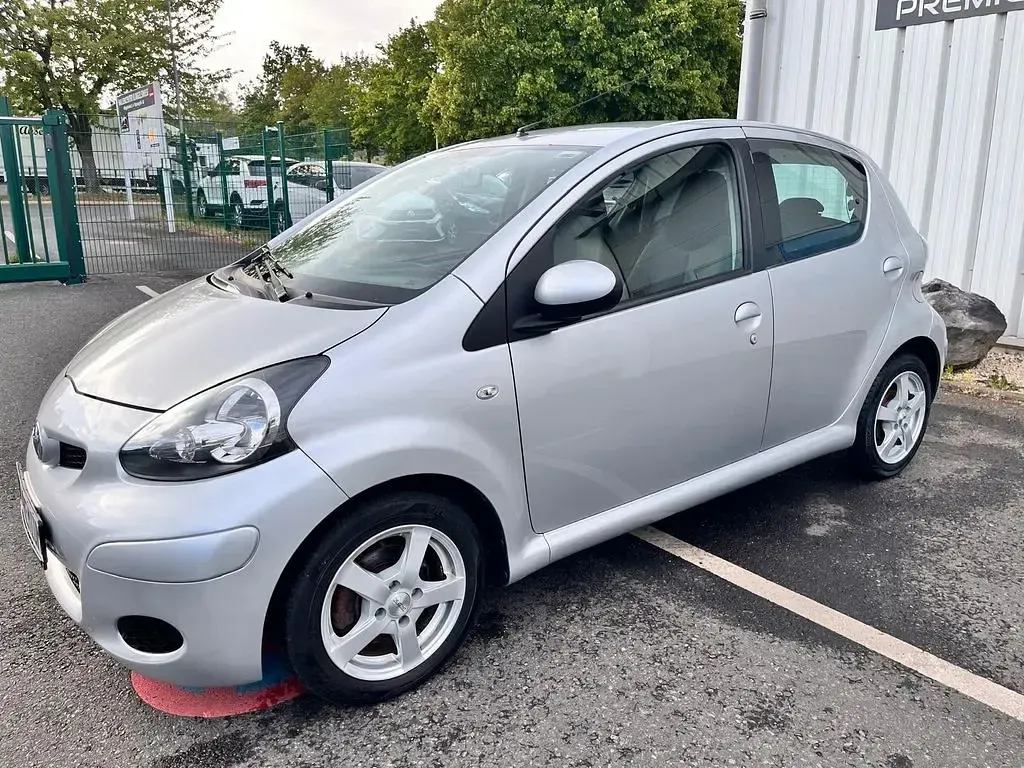 Gebraucht Toyota Aygo City 68 PS (50 kW) 2011 Silber Kleinwagen