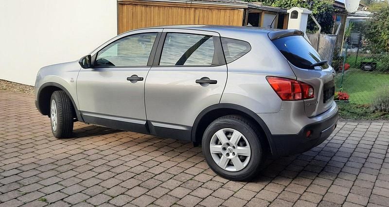 Grau Gebraucht 2009 Nissan Qashqai SUV | 4.390 € (Fairer Preis) - Bild 1/4