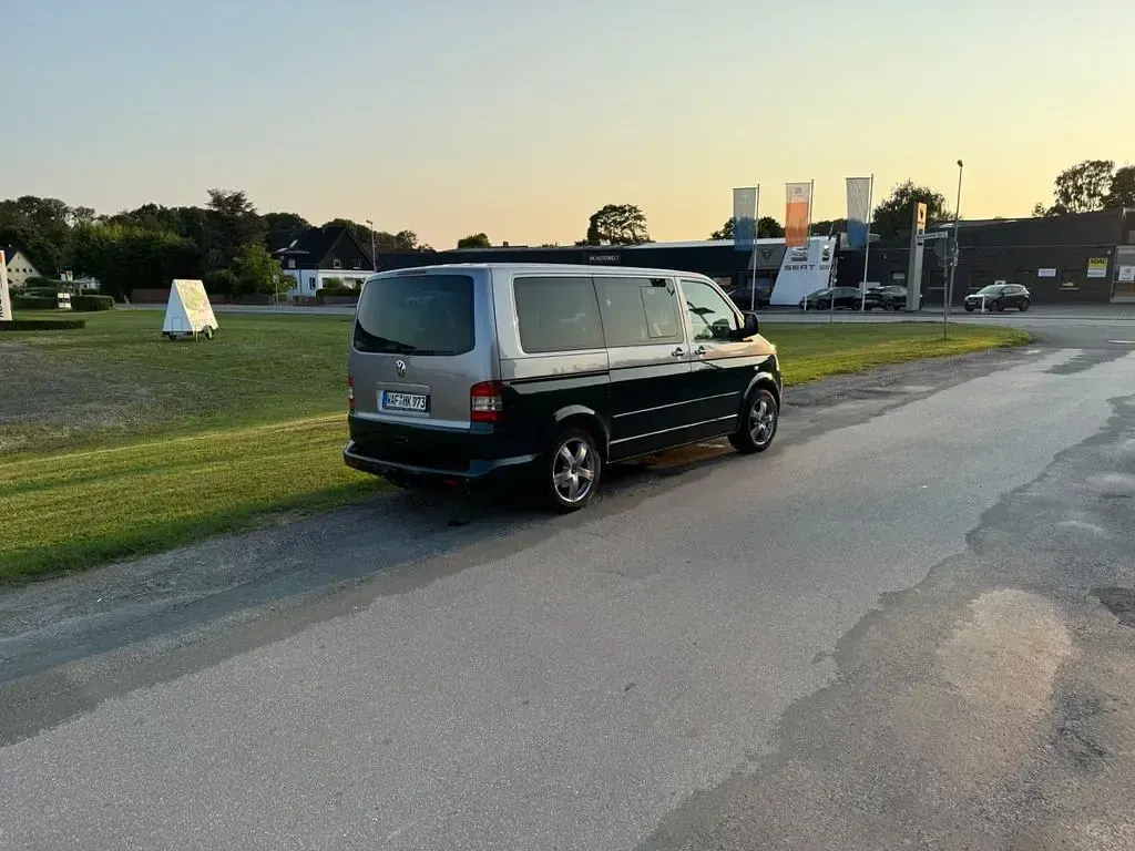 Gebraucht VW Multivan 174 PS (127 kW) 2005 Grün Van / Kleinbus
