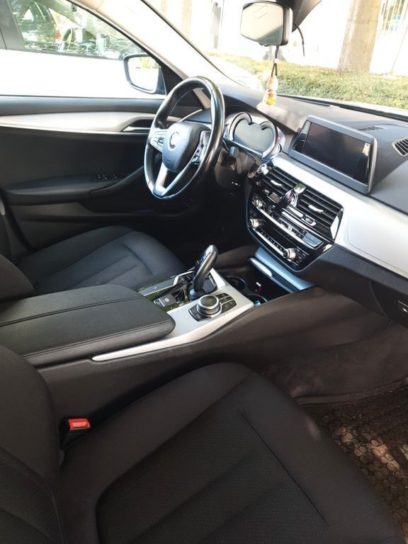 Schwarz Gebraucht 2018 BMW 520 Kombi | 17.500 € (Superpreis) - Bild 1/4