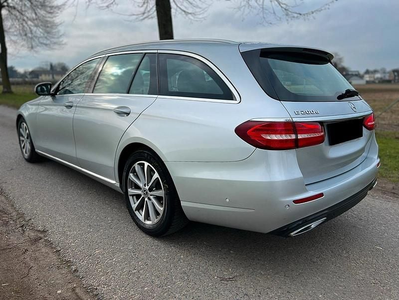 Second-hand Mercedes E200 150 CP (110 kW) 2019 Argintiu Break